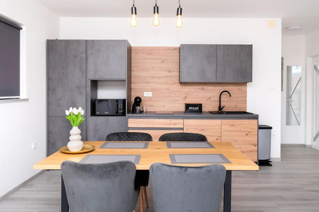 Apartments Grubisic - Sibenik - Parking Included المظهر الخارجي الصورة