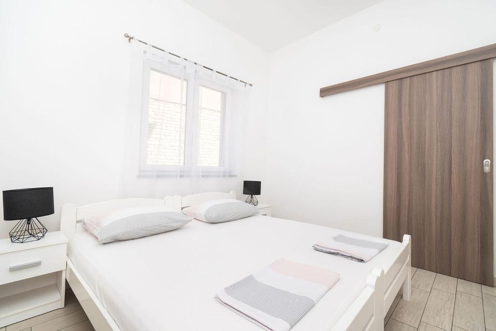 Apartments Grubisic - Sibenik - Parking Included المظهر الخارجي الصورة