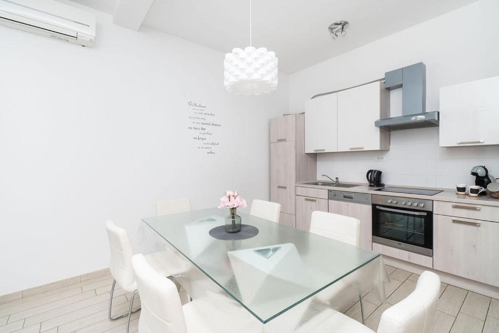 Apartments Grubisic - Sibenik - Parking Included الغرفة الصورة